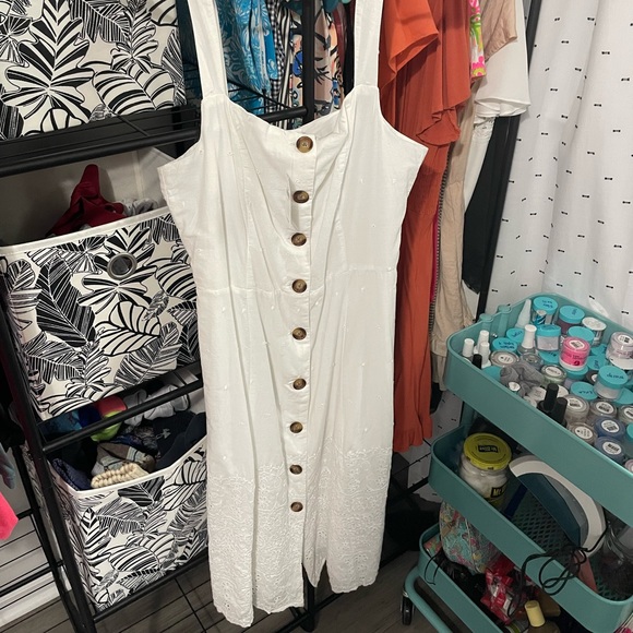 White tea length NWT Gap Lacey button down dress - Picture 2 of 5